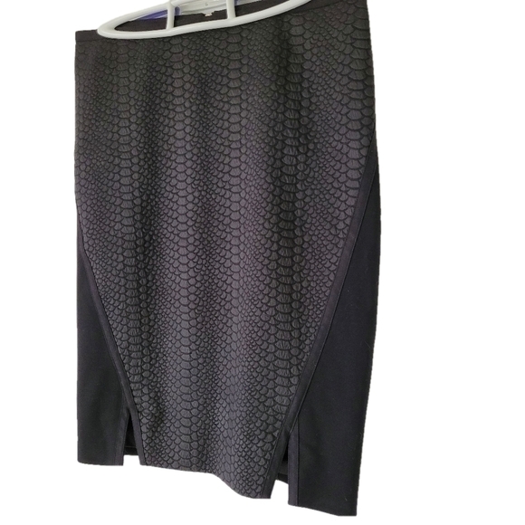 Ted Baker London | size 2 | midi skirt | black | snake embossed | vegan leather - Picture 1 of 10